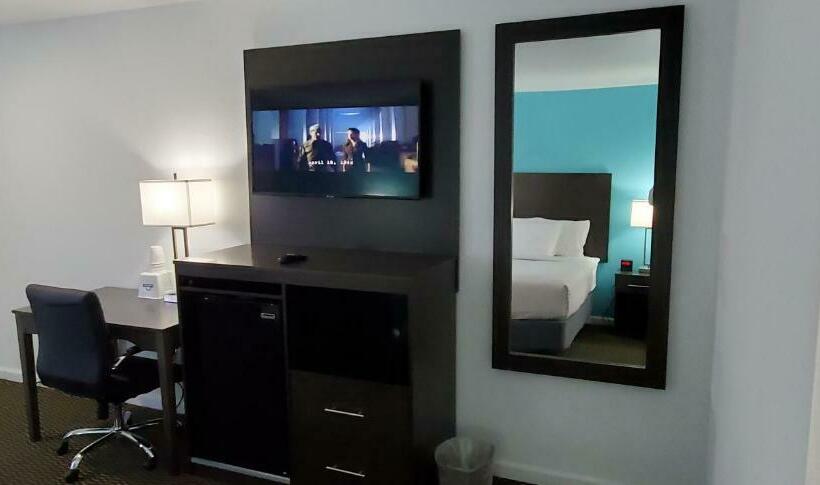 غرفة قياسية سرير كينج, Travelodge By Wyndham Livonia Canton Novi Detroit Area