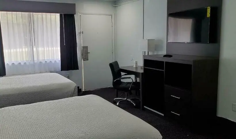 ２ダブルベッドのスタンダードルーム, Travelodge By Wyndham Livonia Canton Novi Detroit Area