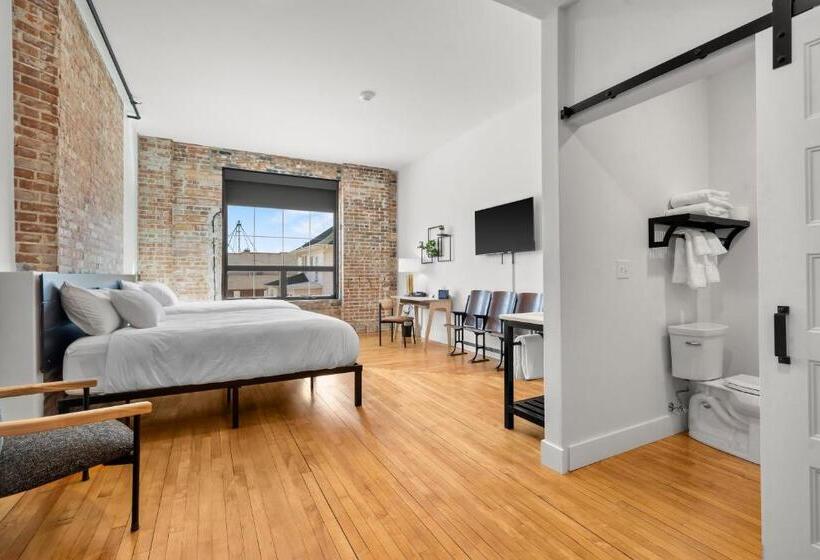 스탠다드 룸, The Literary