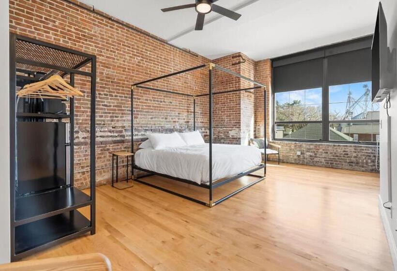 스탠다드 룸 킹사이즈 침대, The Literary