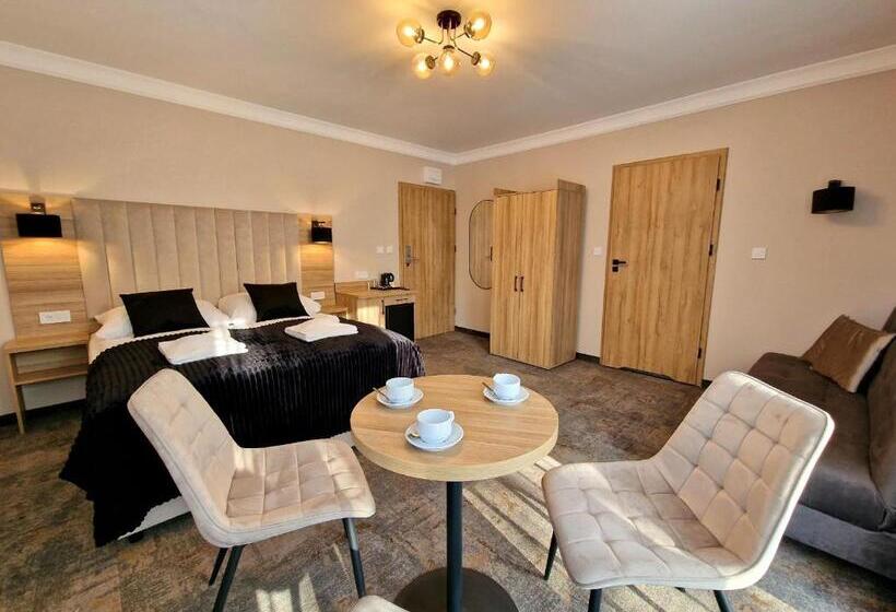 غرفة قياسية ثلاثية, Villa Cristal