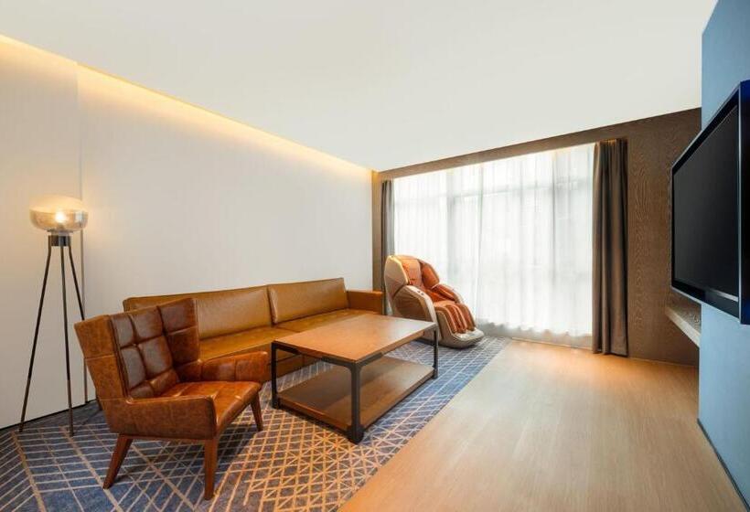 سوئیت جونیور با تخت بزرگ, Four Points By Sheraton Chongqing, Yongchuan