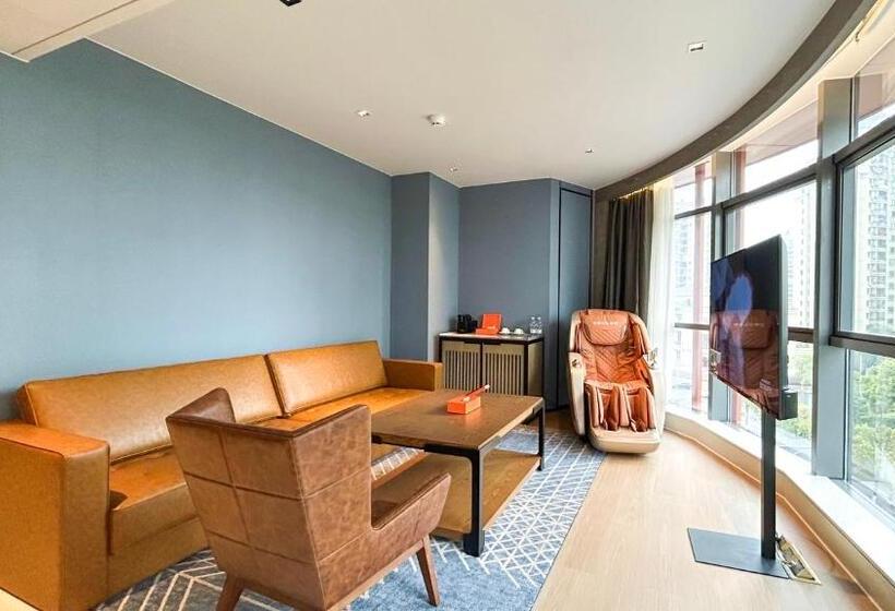سوئیت جونیور با تخت بزرگ, Four Points By Sheraton Chongqing, Yongchuan