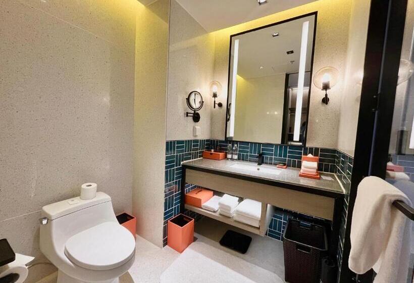 اتاق لوکس با چشمانداز شهر, Four Points By Sheraton Chongqing, Yongchuan