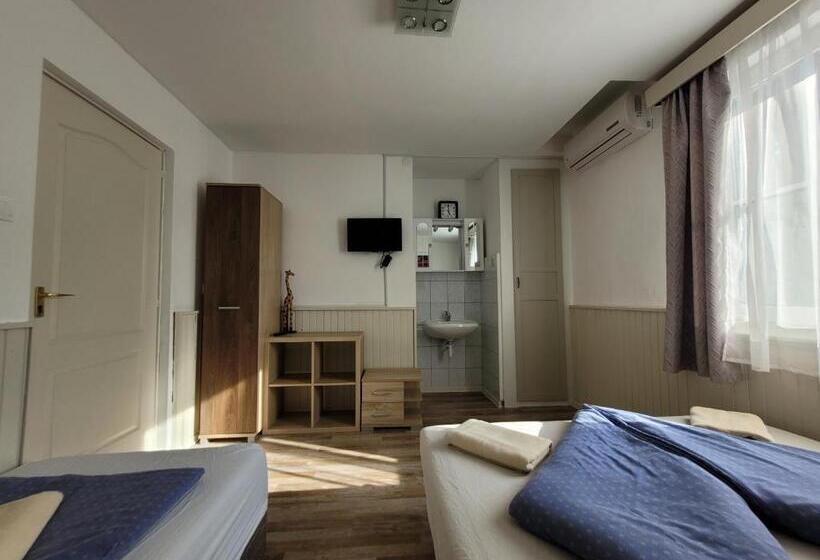 스탠다드 트리픔 룸 공동욕실, Villa Adele