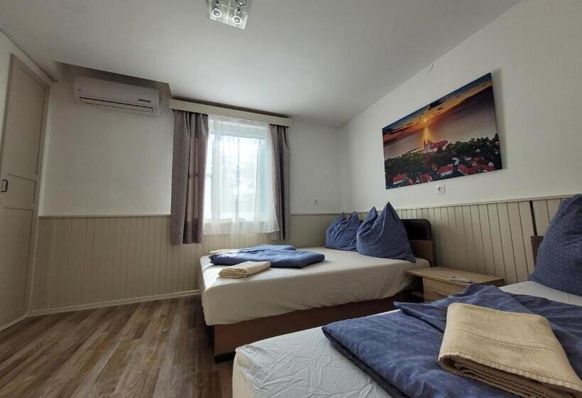 스탠다드 트리픔 룸 공동욕실, Villa Adele