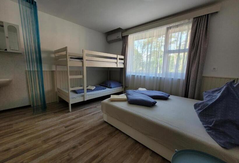 스탠다드 4인용 룸 공용 욕실, Villa Adele