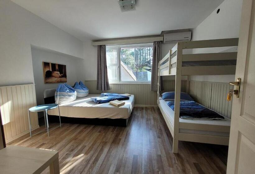 스탠다드 4인용 룸 공용 욕실, Villa Adele