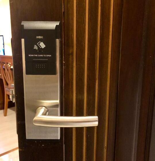 デラックスルーム, Hermitage Hotel Korat Sha