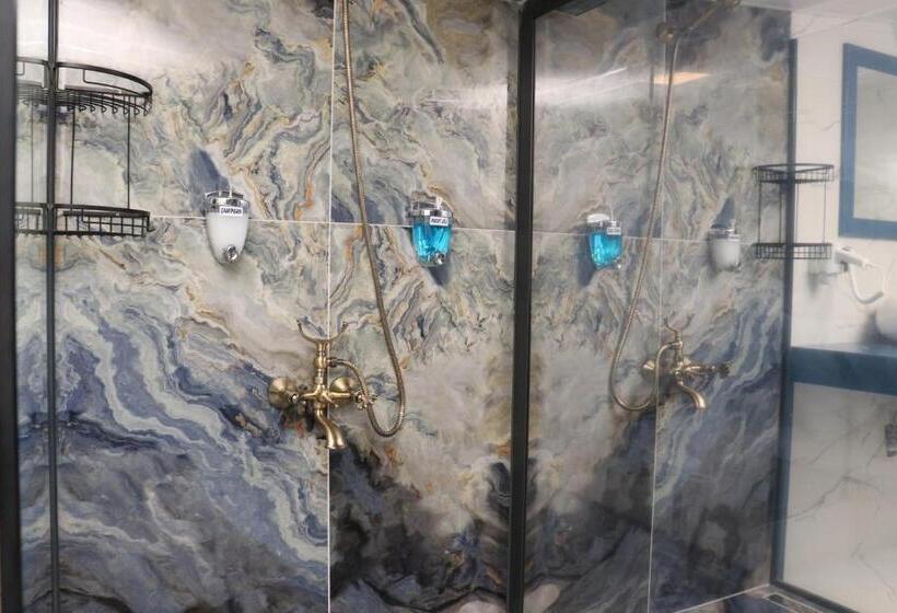 带按摩浴盆的套房, Blue Ay Boutique