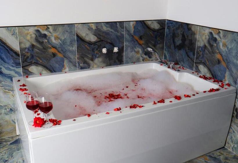 ハイドロマッサージバス付きスイート, Blue Ay Boutique