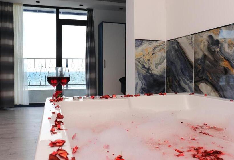 ハイドロマッサージバス付きスイート, Blue Ay Boutique