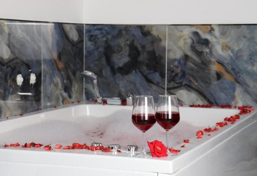 ハイドロマッサージバス付きスイート, Blue Ay Boutique