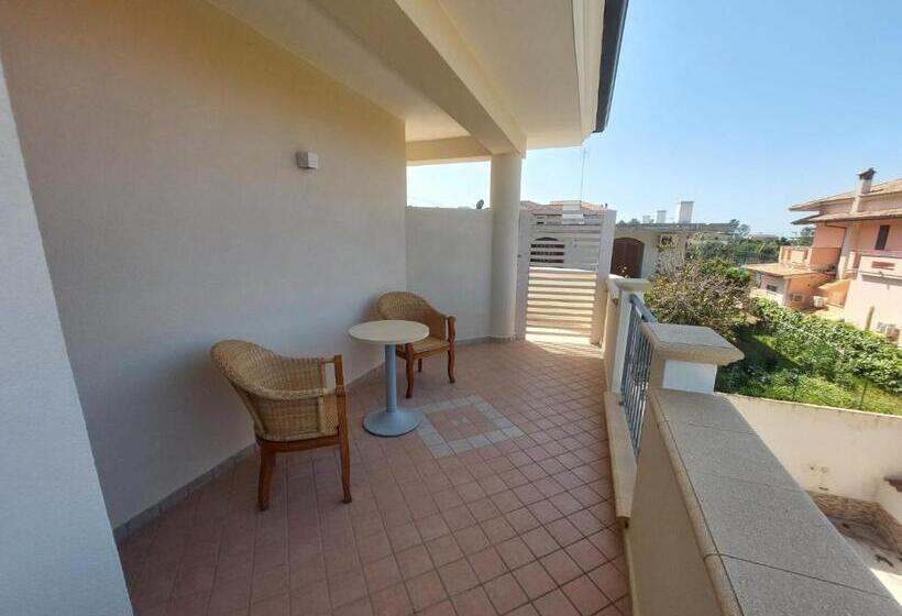 اتاق لوکس با بالکن و چشم‌انداز دریا, Blue Marine   Free Parking