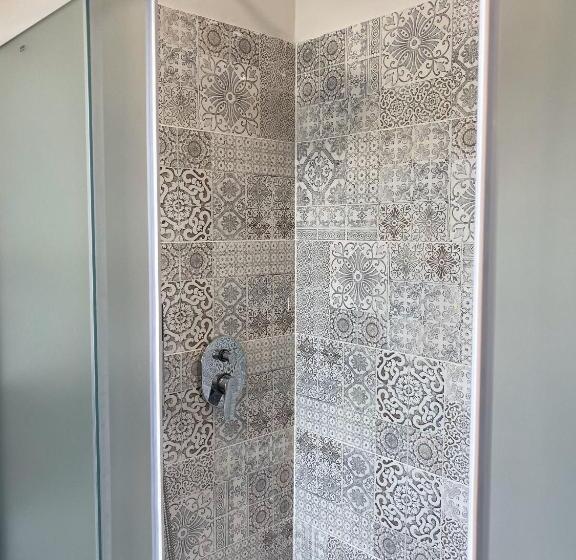 اتاق لوکس با بالکن و چشم‌انداز دریا, Blue Marine   Free Parking