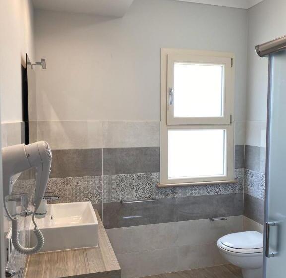 اتاق لوکس با بالکن و چشم‌انداز دریا, Blue Marine   Free Parking