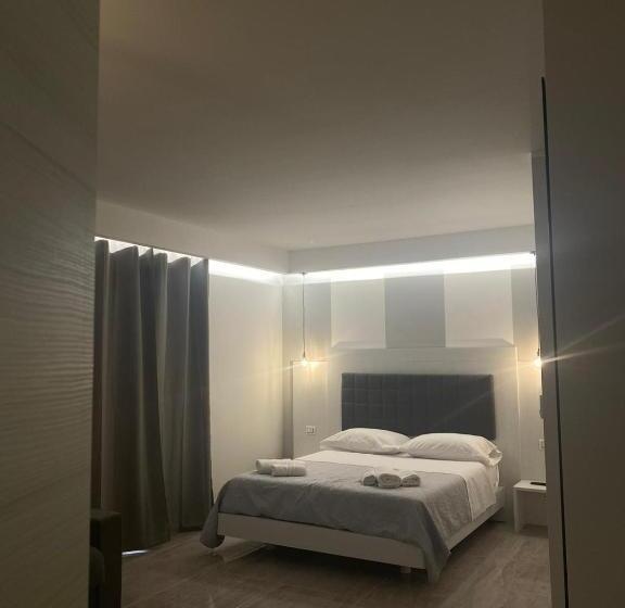 اتاق لوکس با بالکن و چشم‌انداز دریا, Blue Marine   Free Parking