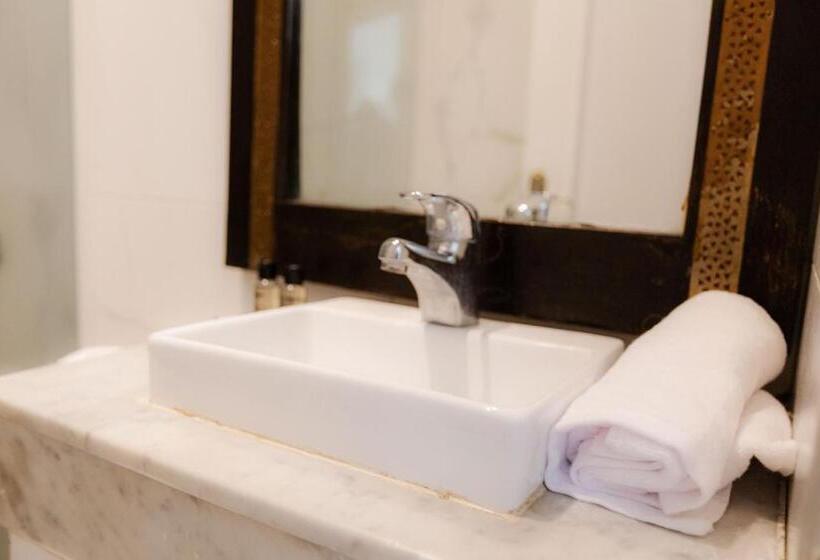 标准三人间, Windsor Hotel City Center