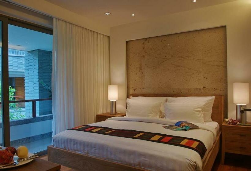 דירת שלושה חדרים, Pearl Of Naithon