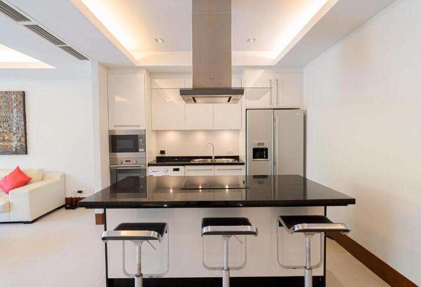 דירת חדר, Pearl Of Naithon