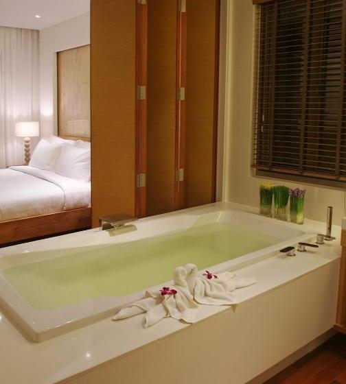 דירת חדר, Pearl Of Naithon