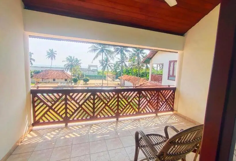 اتاق اساندارد با چشم‌انداز جانبی به دریا, The Travancore Heritage Beach Resort