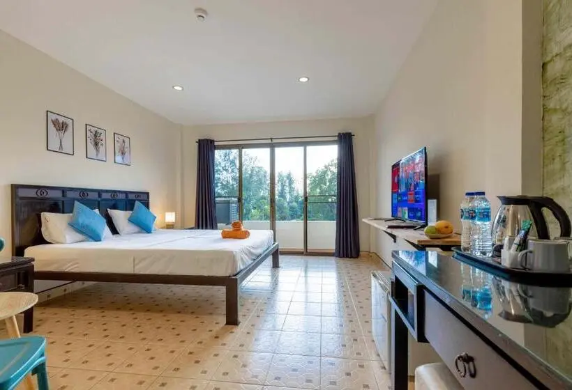 اتاق استاندارد با بالکن, Club22 Kamala Suites, Kamala Beach