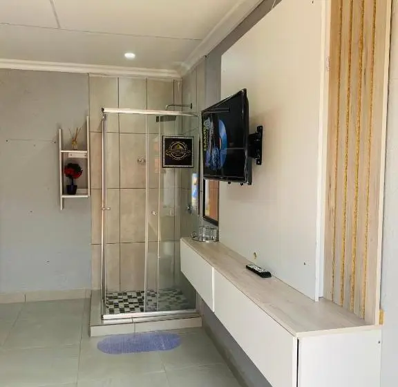 デラックスルーム, Executive Galaxy Guest House Nkowankowa Extension 2