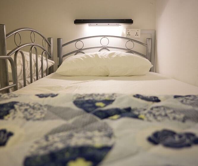 اتاق خانوادگی با سرویس بهداشتی مشترک, Ark Hostel