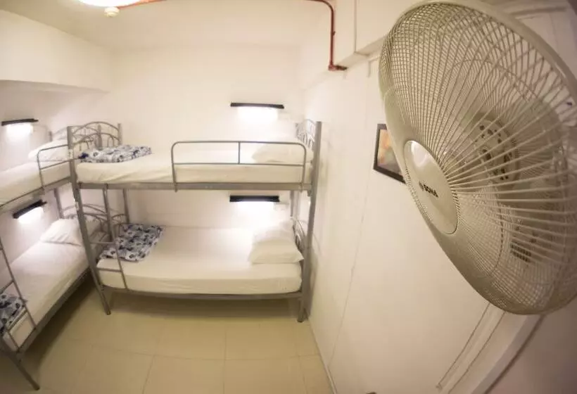 اتاق خانوادگی با سرویس بهداشتی مشترک, Ark Hostel