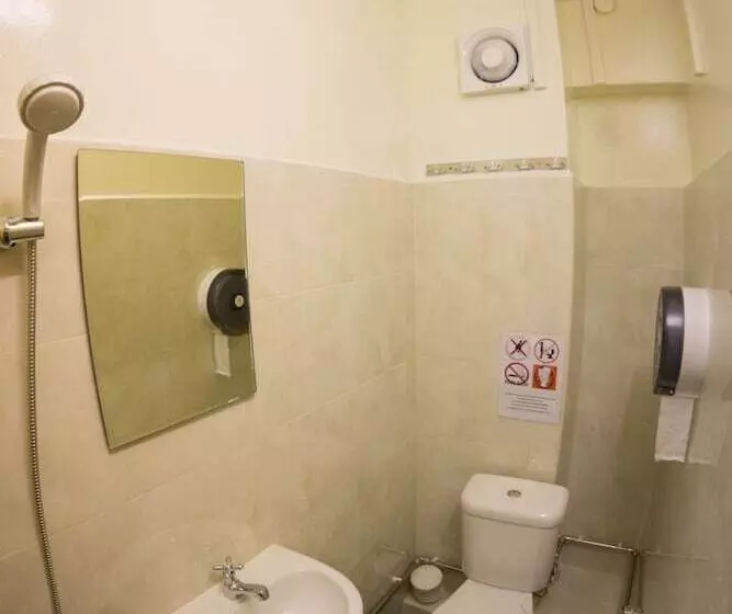 تختخواب در اتاق مشترک, Ark Hostel