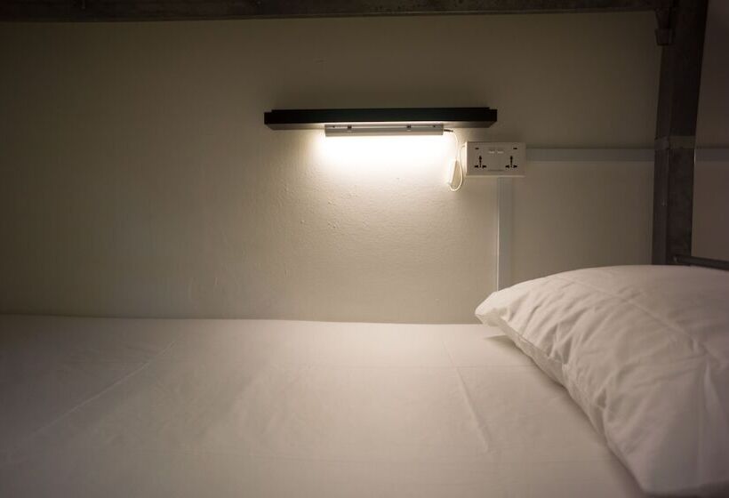 تختخواب در اتاق مشترک, Ark Hostel