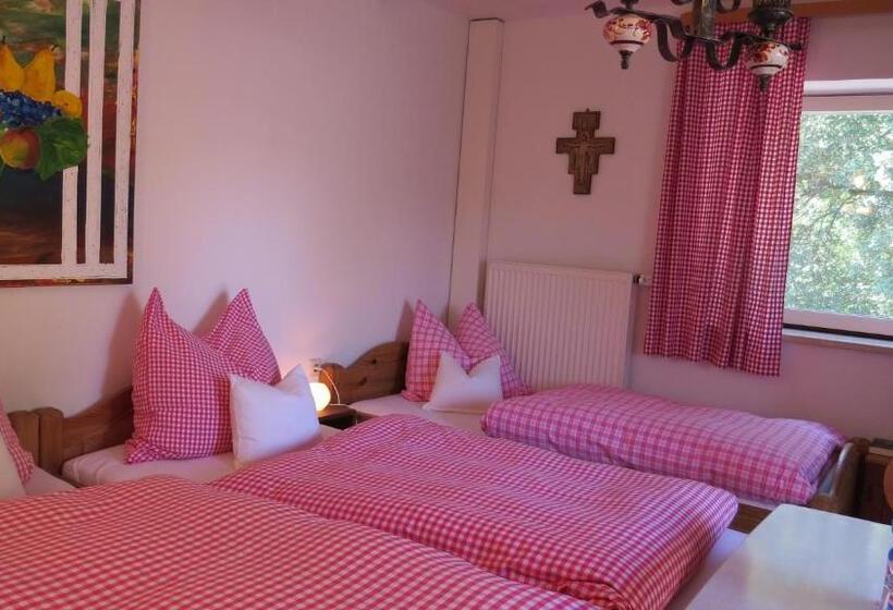 带阳台的三人标准间, Gästehaus Huber   Traditional Sixties Hostel