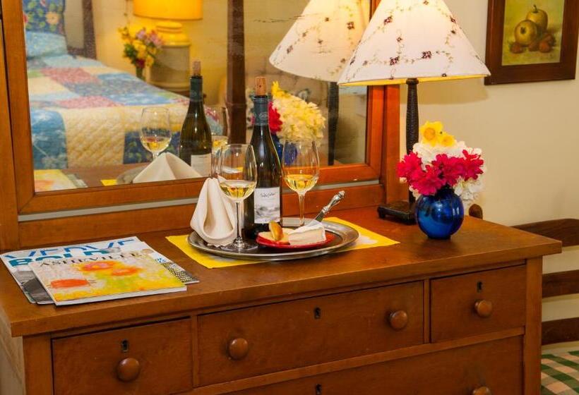 带特大床的标准间, Orchard Inn