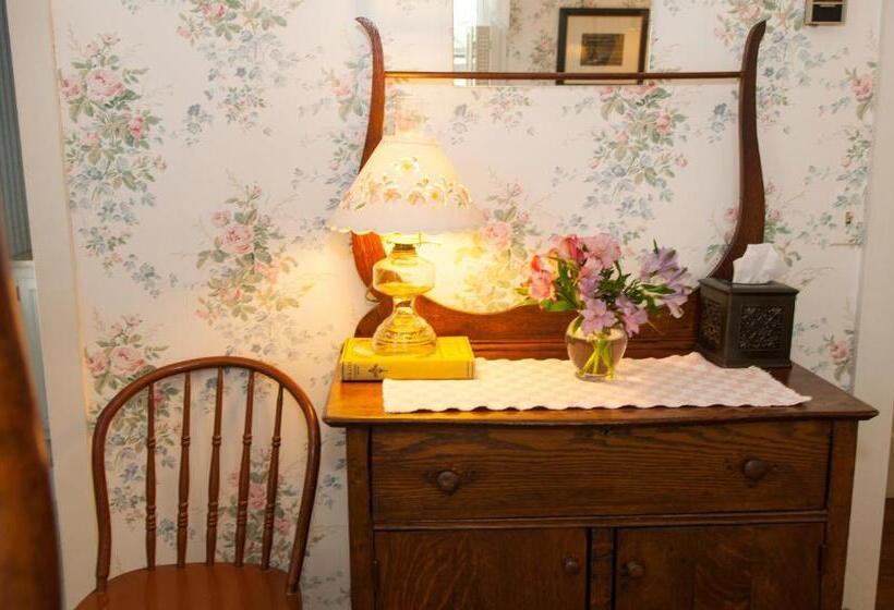 带特大床的标准间, Orchard Inn