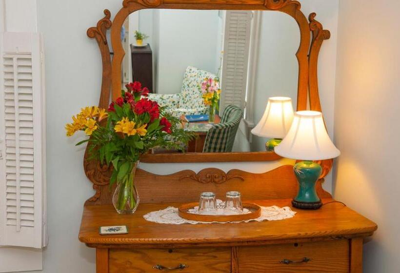 带大床的豪华间, Orchard Inn