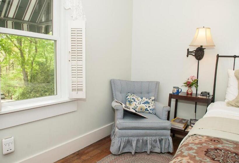 带大床的豪华间, Orchard Inn