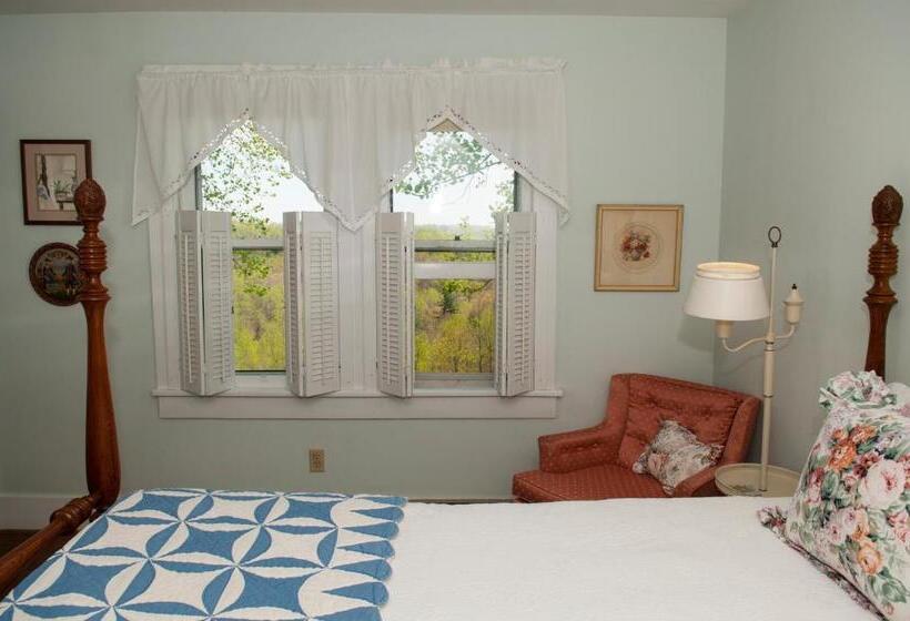 带特大床的标准间, Orchard Inn