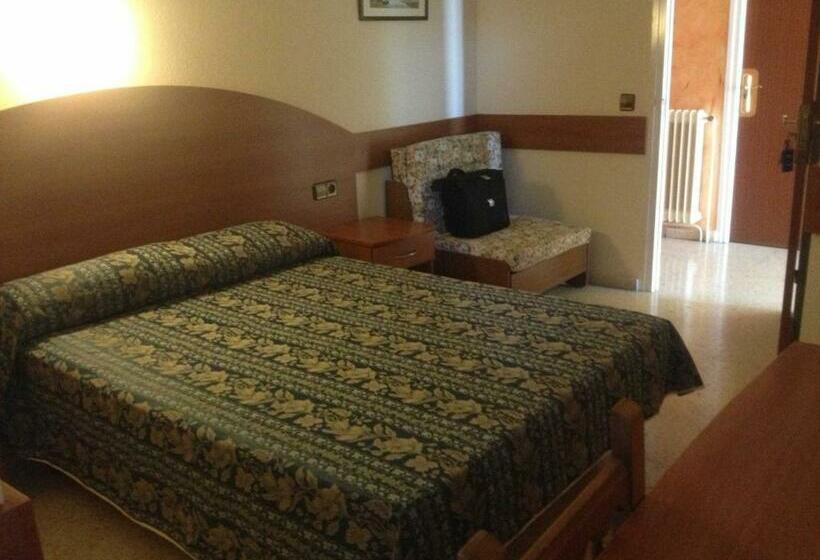 Номер Стандарт Трехместный, Hostal Solfina