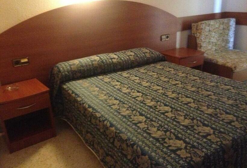 Номер Стандарт Трехместный, Hostal Solfina