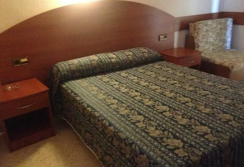 スタンダードトリプルルーム, Hostal Solfina