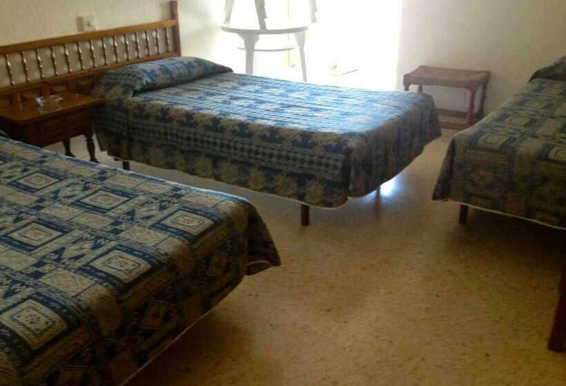 Номер Стандарт Трехместный, Hostal Solfina