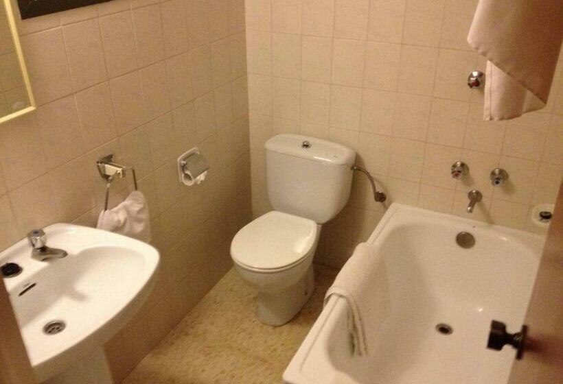 Номер Стандарт Трехместный, Hostal Solfina