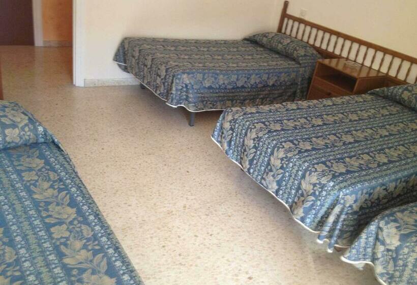 Четырехместный Номер Стандарт, Hostal Solfina