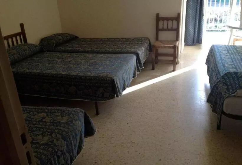 スタンダード4人部屋, Hostal Solfina