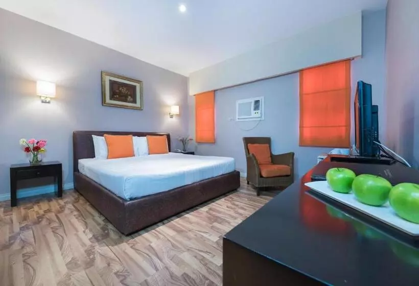 اتاق لوکس با تخت بزرگ, Court Meridian Hotel & Suites