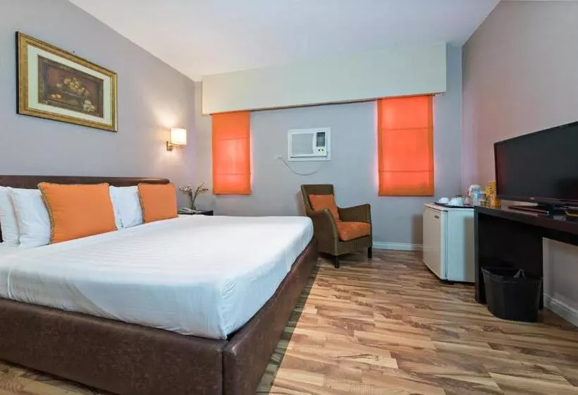 اتاق لوکس با تخت بزرگ, Court Meridian Hotel & Suites