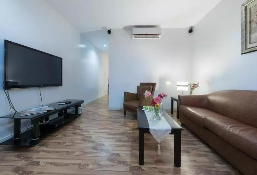 سوئیت اجرایی با تخت کینگ, Court Meridian Hotel & Suites