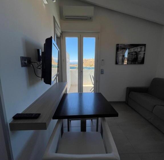 带露台的高档房间, Hôtel L Escale Coté Port