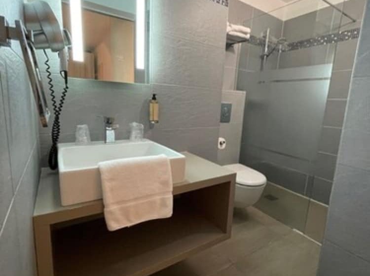 标准间带露台, Hôtel L Escale Coté Port